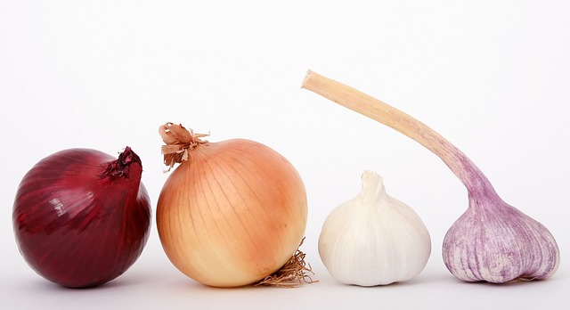 Garlic and Dental Wellness: The Flavorful Helper